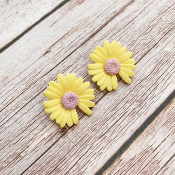 Resin Daisy Earrings (Yellow)